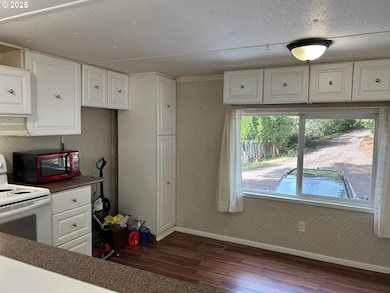 89510 Highway 101 unit 26, Florence, OR 97439 - photo 5