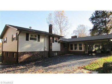 923 Central Falls Rd, Asheboro, NC 27203 - photo 2