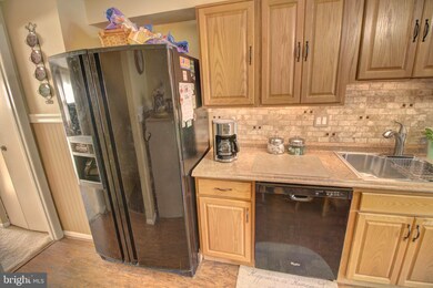 1126 Circle Dr, Halethorpe, MD 21227 - photo 6