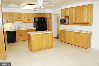 6000 Neilwood Dr, Rockville, MD 20852 - photo 5