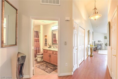 FULL SECONDARY BATHROOM