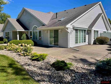 1204 1204 Pine Pointe Curve, St. Peter, MN 56082 - photo 2