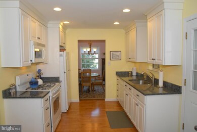 3818 Cobblestone Ct, Alexandria, VA 22306 - photo 3