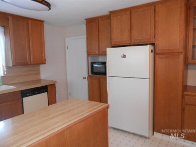 800 W 21st St, Burley, ID 83318 - photo 4