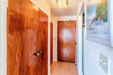 Liliuokalani Gardens unit II914, Honolulu, HI 96815 - photo 6