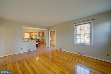 10485 Scaggsville Rd, Laurel, MD 20723 - photo 4