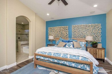 207A_model picture_master bed and bath