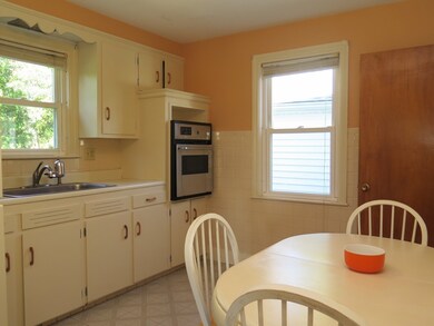 27 Hilltop Rd, North Dartmouth, MA 02747 - photo 4