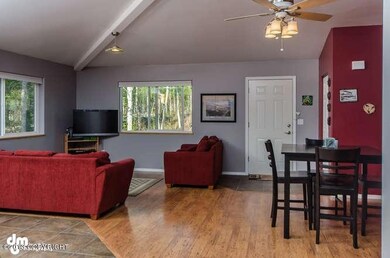 4799 N Doty Cir Wasilla AK-small-006-Liv