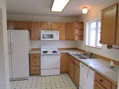 111-148417 Kitchen