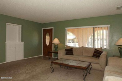 4FrontLivingArea (2)