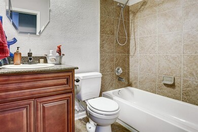 4305 Brazos Bend Dr, Pearland, TX 77584 - photo 7