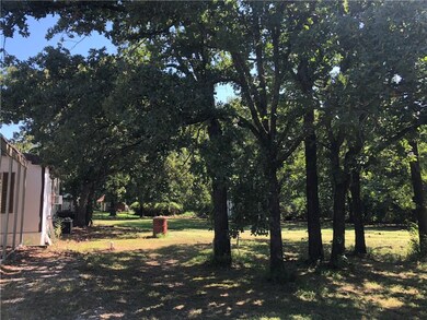 107 Summer Oaks Dr, McLoud, OK 74851 - photo 2