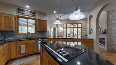 6100 Hallet St, Shawnee, KS 66216 - photo 4