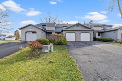 8253 Beehive Cir, Liverpool, NY 13090 - photo 3