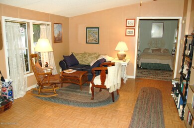 LIVING RM