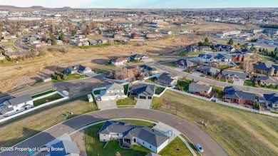 1814 Sunrise Dr, Dickinson, ND 58601 - photo 7