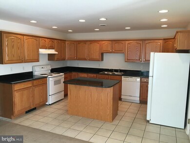 14052 Sweet Vale Dr, Hagerstown, MD 21742 - photo 2