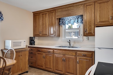 Unit 1 Eat-In Kitchen