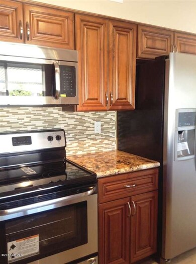 9508 Rolling Hills 003