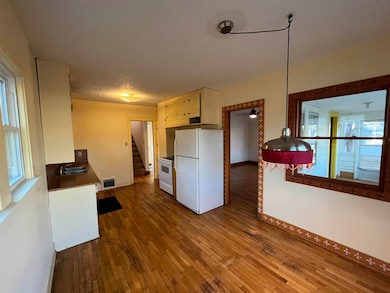 712 Custer St, Salina, KS 67401 - photo 7