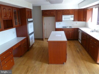 150 Barton Dr, Spring City, PA 19475 - photo 7