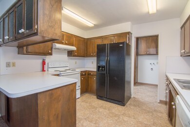 970 Linda Ln, Redding, CA 96002 - photo 4