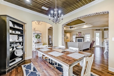 360 Windsor Ct, Port Neches, TX 77651 - photo 4