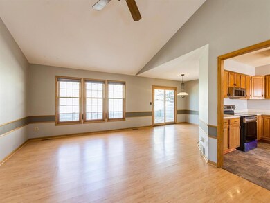 2510 Camelot Ave NW, Cedar Rapids, IA 52405 - photo 6