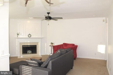 9264 Cardinal Forest Ln unit D, Lorton, VA 22079 - photo 6