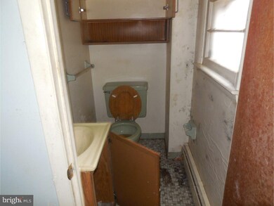 309 Glenwood Cir, Darby, PA 19023 - photo 7