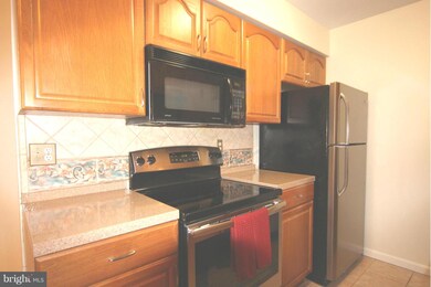 8231 Kings Charter Ln unit L, Springfield, VA 22152 - photo 5