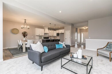 5631 Meadow Grass Cir SE, Cedar Rapids, IA 52403 - photo 3