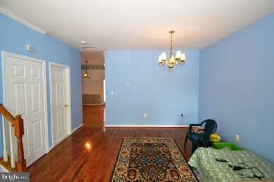 2431 Fox Mine Ln, Herndon, VA 20171 - photo 6