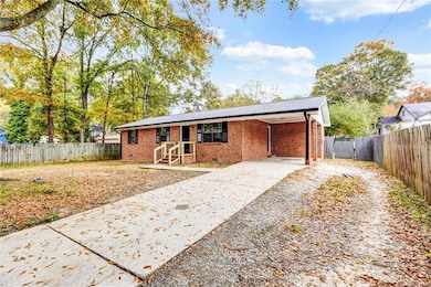 122 Capitol Ave, Winder, GA 30680 - photo 2