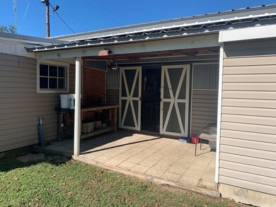 106 E Henderson St, Ocilla, GA 31774 - photo 5