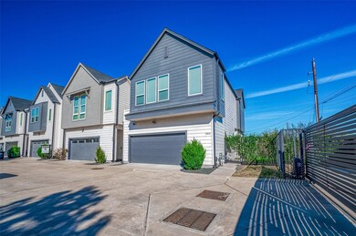 302 Cyclamen St, Houston, TX 77018 - photo 5