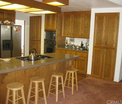 Kitchen with breakfast bar