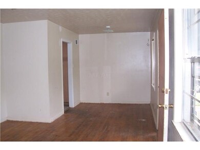 living room/dining room combo