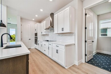 10645 Crescent Creek Crossing, Parrish, FL 34219 - photo 6