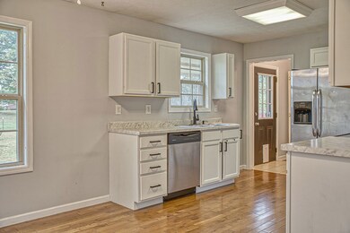 731 Howell St, Sparta, TN 38583 - photo 5