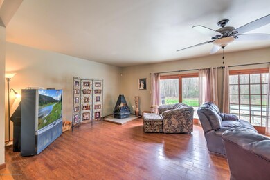 004_LIVING ROOM