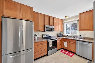 2501 Fair Oaks Dr, Saint Charles, MO 63301 - photo 2