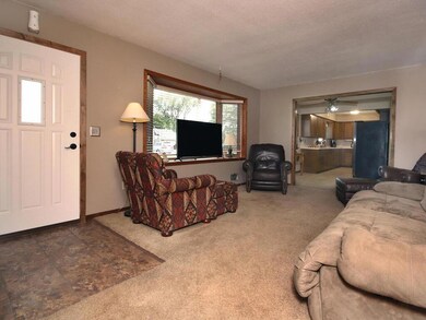 10060 50th St W Veseli MN 55046 USA-003-010-Living