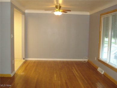 2253 E 290th St, Wickliffe, OH 44092 - photo 4