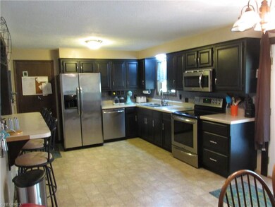 Kitchen - appliances to remain.