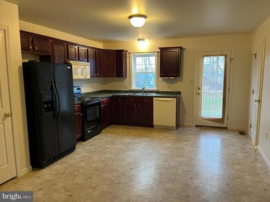 270 Locust St unit 6, New Holland, PA 17557 - photo 3