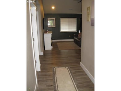 606 Gertrude St, Winlock, WA 98596 - photo 3