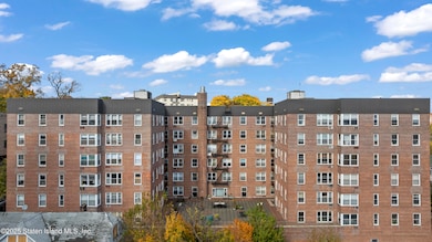 Fort Place Cooperative unit B4B, Staten Island, NY 10301 - photo 2