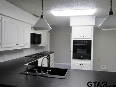 406 406 Woodland Hills, Tyler, TX 75701 - photo 7